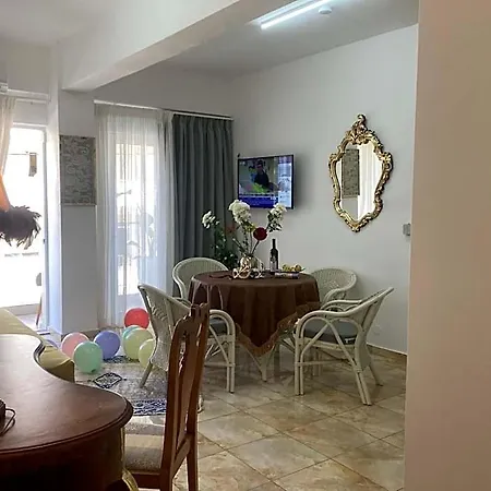 מלון דירות Lucky (adults Only) העיירה רתימנו