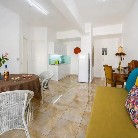 Aparthotel Lucky Premium Suites (Adults Only)